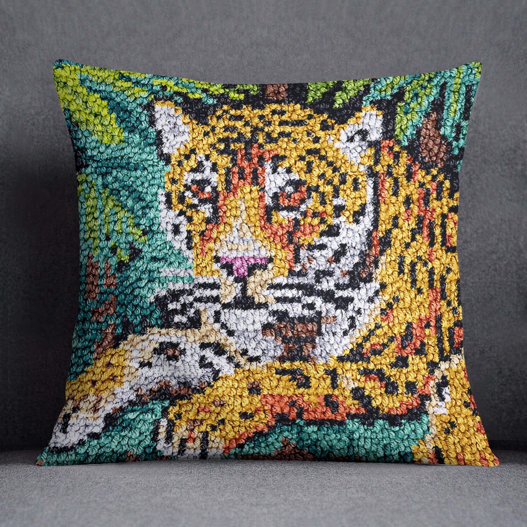 Majestic Jaguar in Vibrant Jungle - Latch Hook Pillow Kit