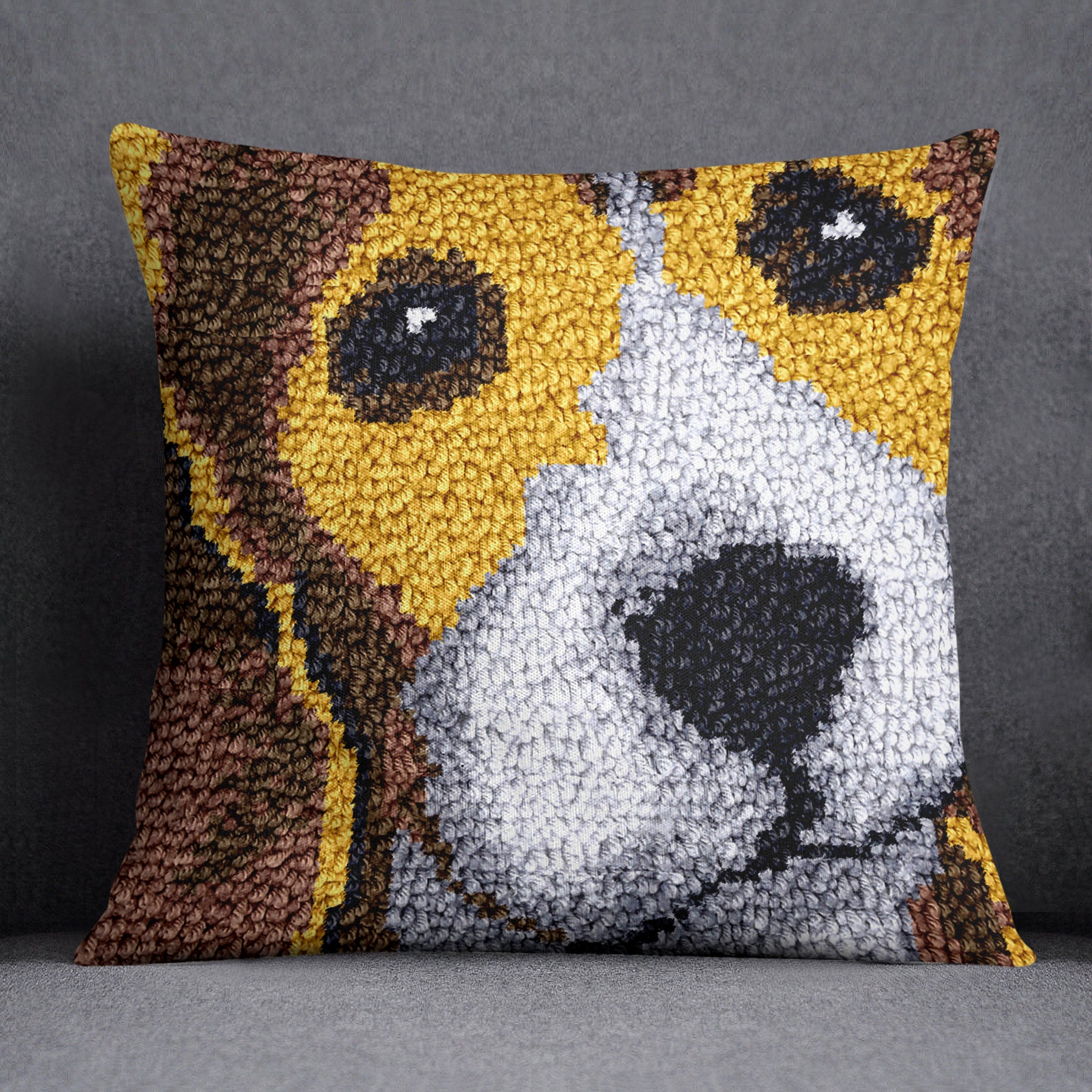 Cheerful Beagle Portrait - Latch Hook Pillow Kit